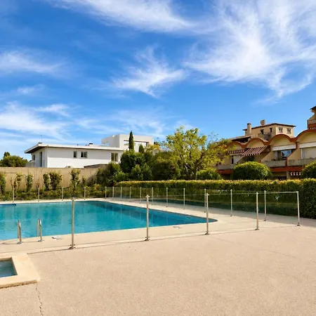 Bright With Balcony, Pool, And Tennis Court Апартаменти