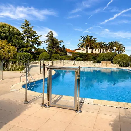 Bright With Balcony, Pool, And Tennis Court